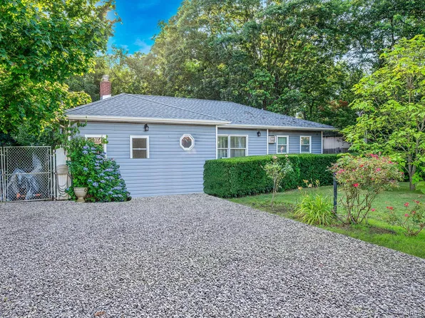 322 N Dunton Avenue, East Patchogue, NY 11772