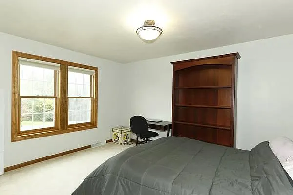 N48W16103 Lone Oak Ln — Photo 2