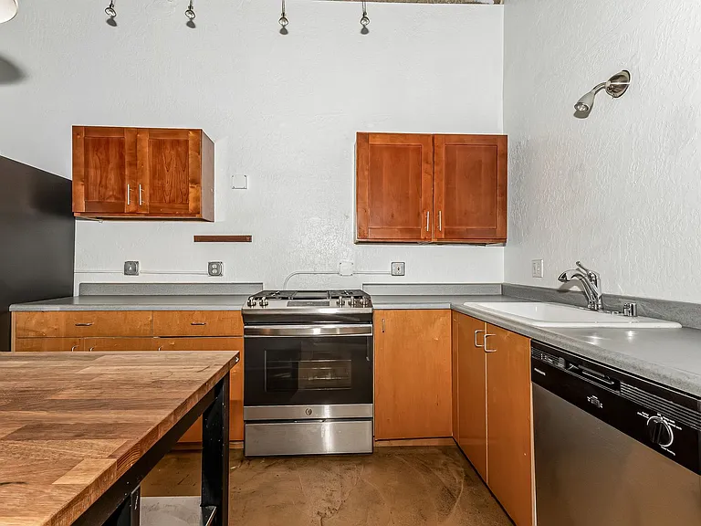 3240 Peralta St #10 — Photo 7