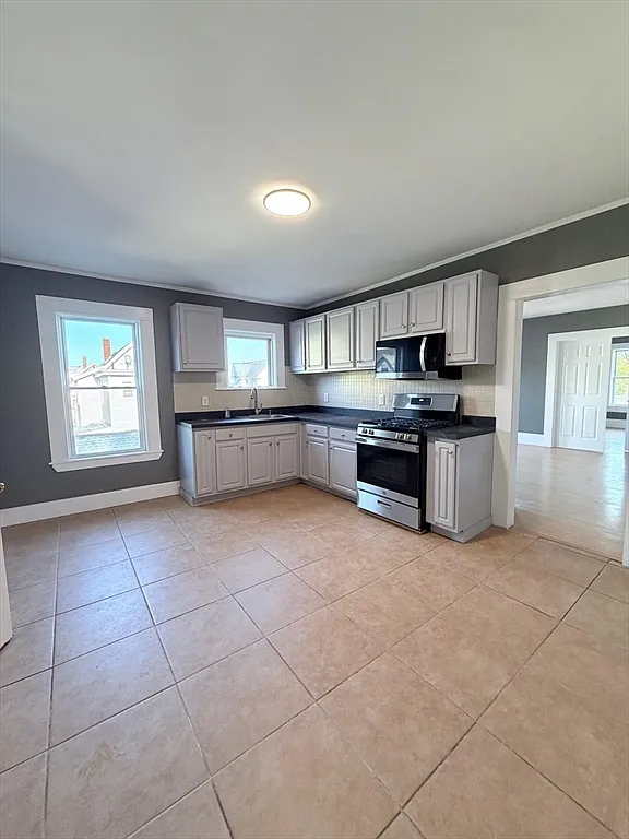 3 bed, 1.0 bath, 999 sqft, $2,800 — Photo 1