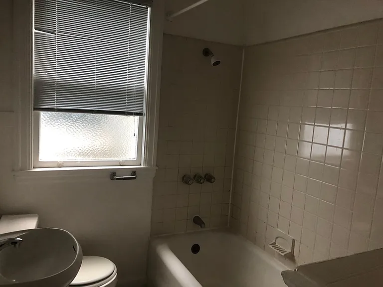 1205 Benton St #5 — Photo 8