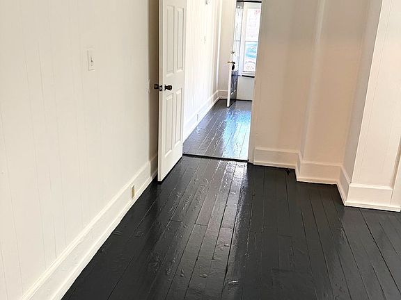 3rd image of 1500 W 4th St #C