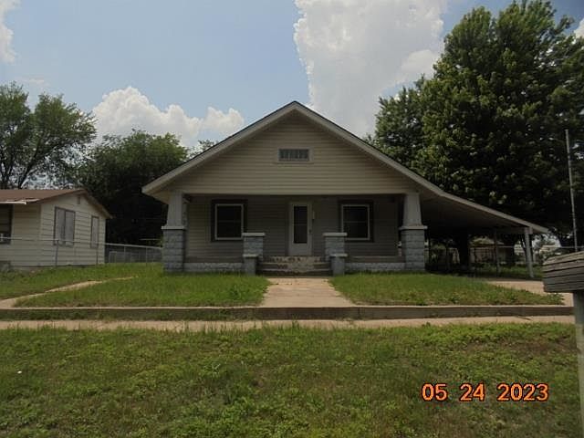 1st image of 209 N 10th St