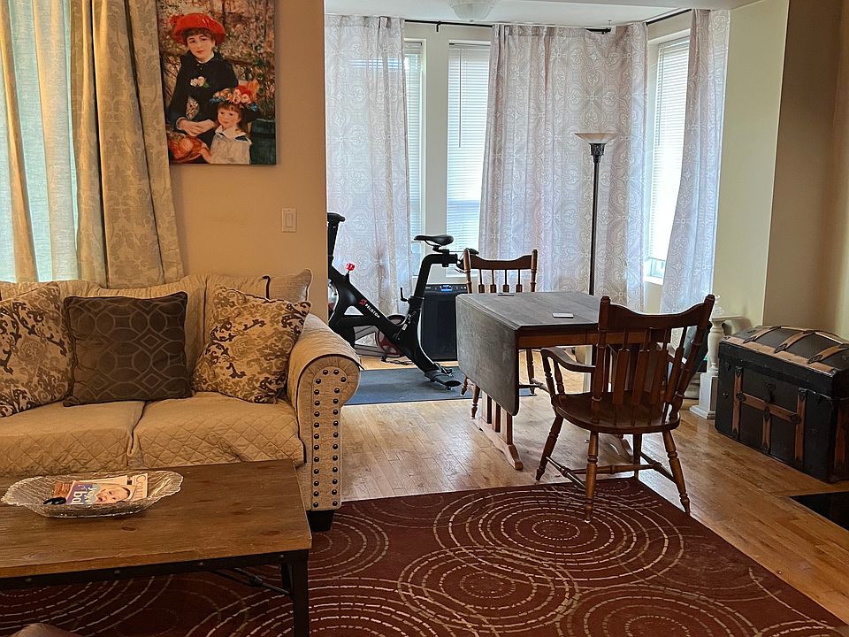 Living room/ Dinning area