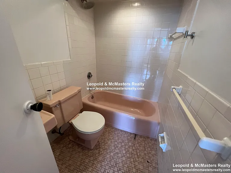 24 Mt. Vernon St apartment — Photo 17