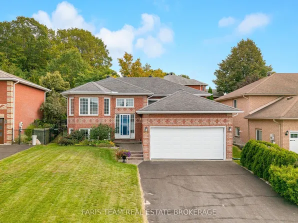 4 Charles St, Penetanguishene, ON L9M 2G6