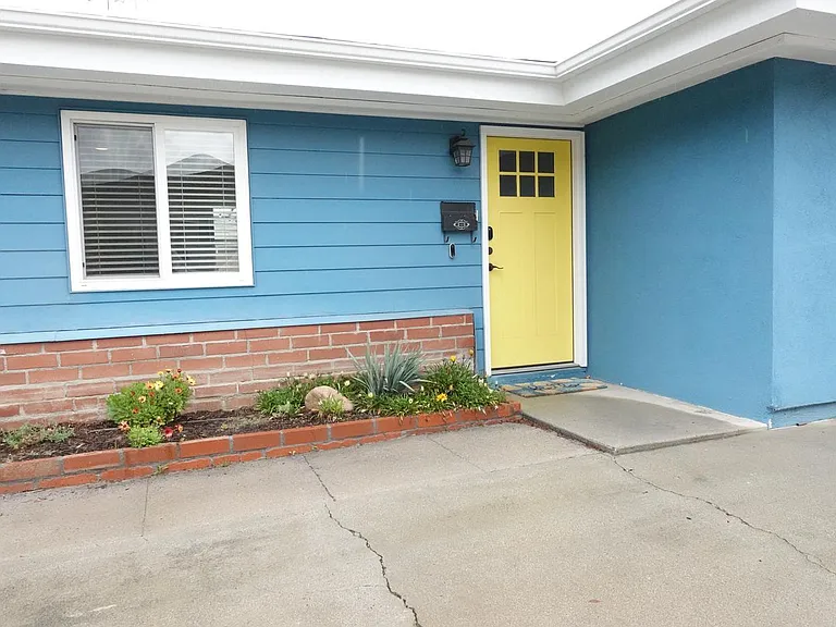 1006 Maertin Ln — Photo 3