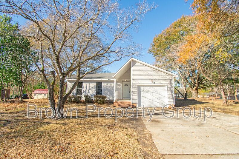 1st image of 3196 Petunia Ave