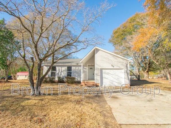 3196 Petunia Ave, Fayetteville, NC 28306