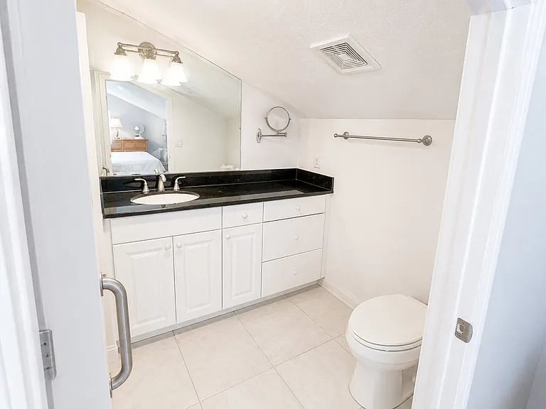 Bath Bedroom 3