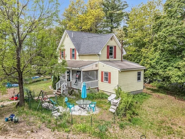 172 W Main St, Ayer, MA 01432