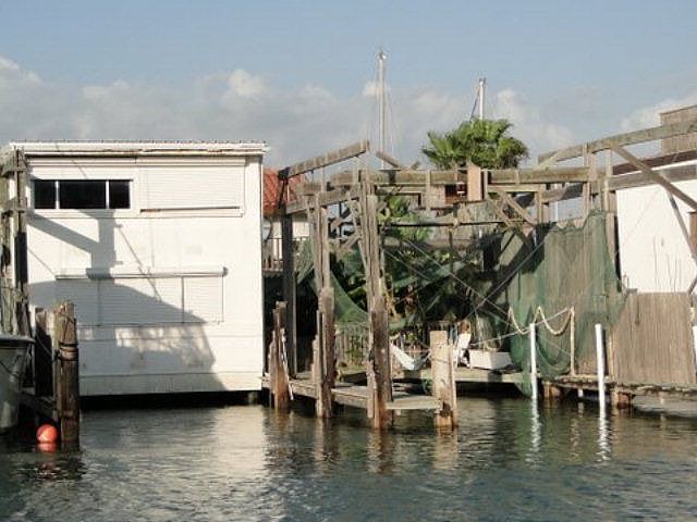 2nd image of 27 Windward Dr