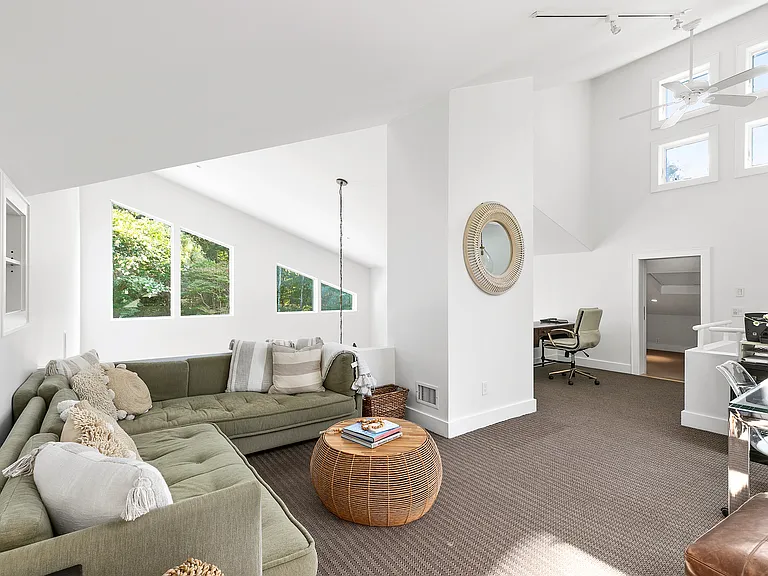 570 Sag Harbor Tpke — Photo 24