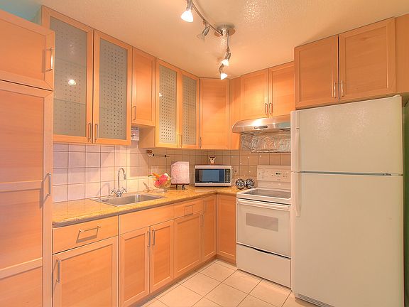 5th image of 240 N Bayshore Blvd APT 113
