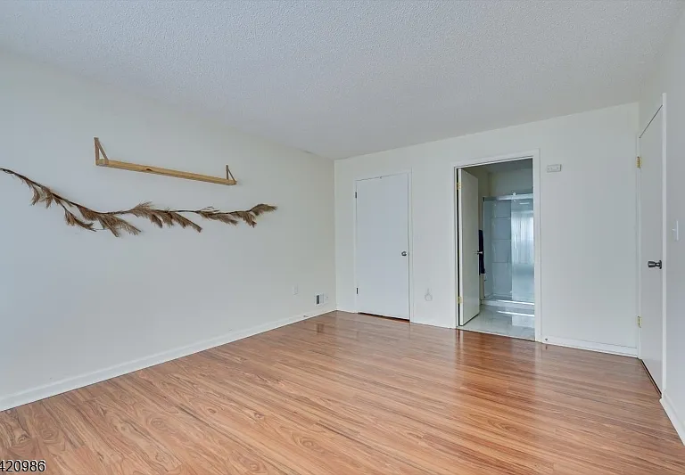 69 Amberly Ct — Photo 9