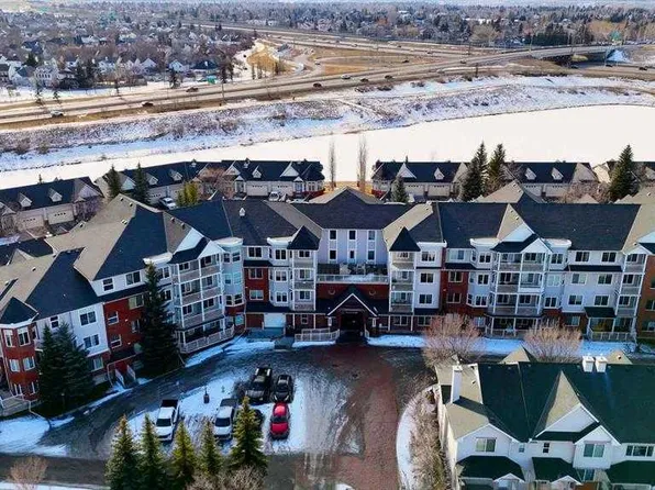 8 N Prestwick Pond Ter SE #202, Calgary, AB T2Z 4P3