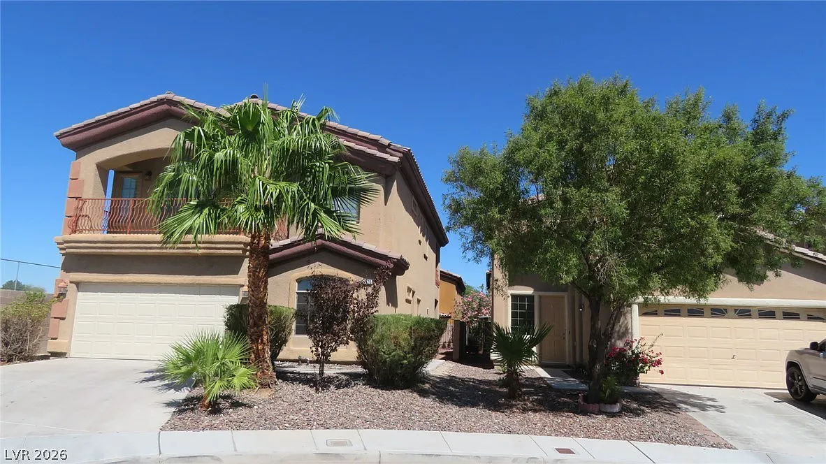 5 bed, 3.0 bath, 2304 sqft, $2,400 — Photo 3