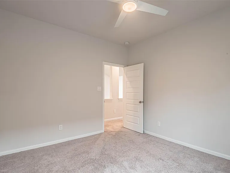1618 Clover Ct — Photo 17