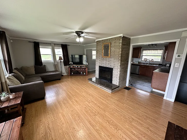 420 Hialeah Dr — Photo 5