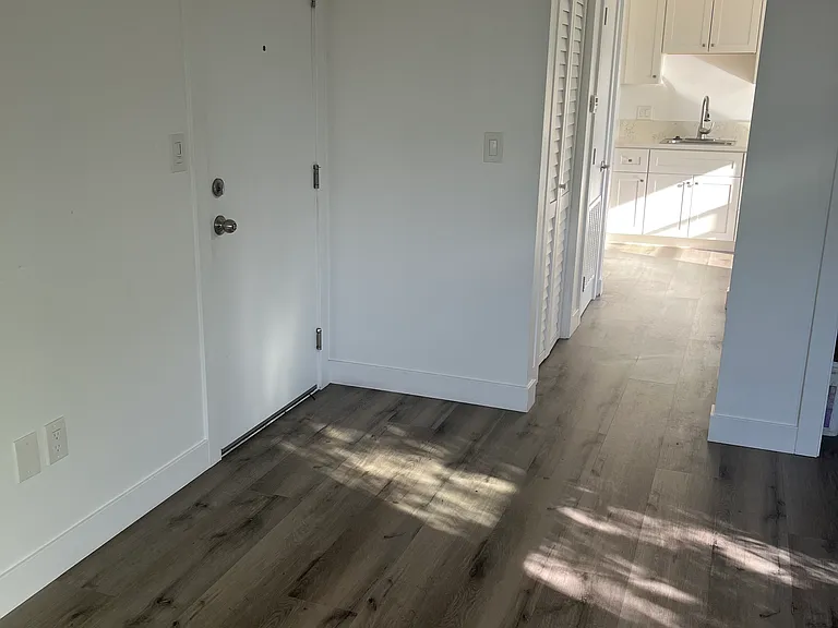 1237 Russell St #8 — Photo 8