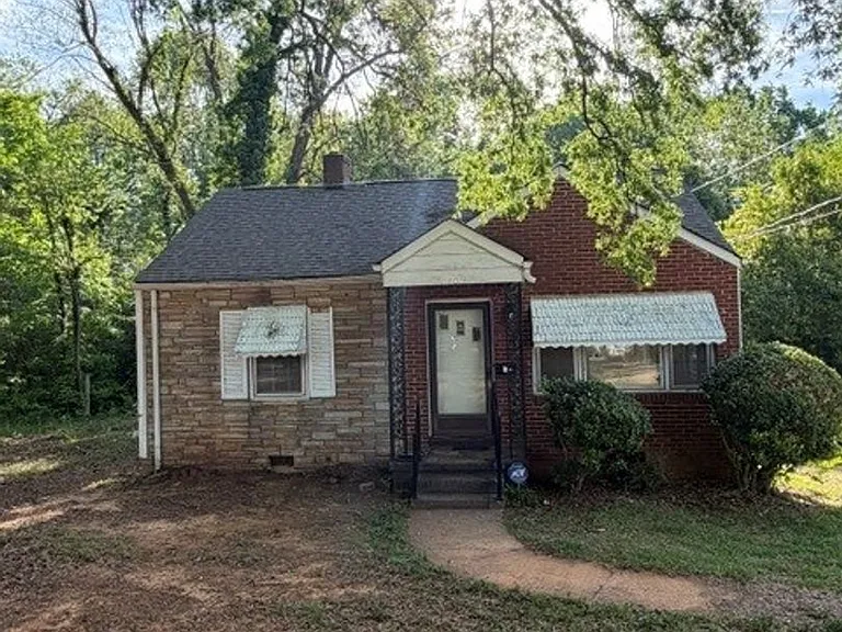 1901 Ashley Rd — Photo 1