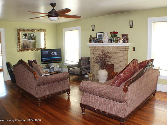3rd image of 744 N Verlinden Ave