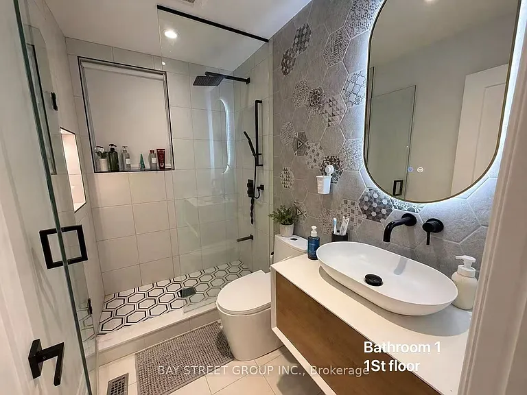 42 Fouracre Way #UPPER LEVEL — Photo 17