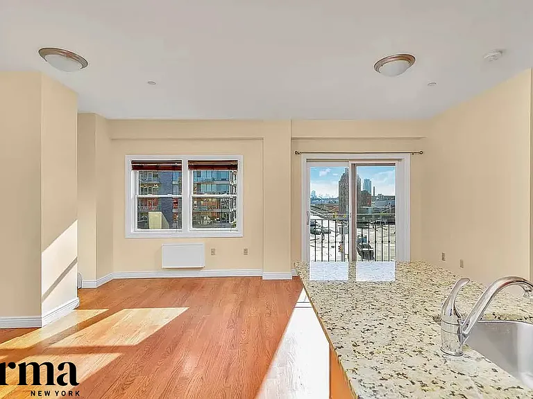 12-03 Jackson Ave #2C — Photo 2