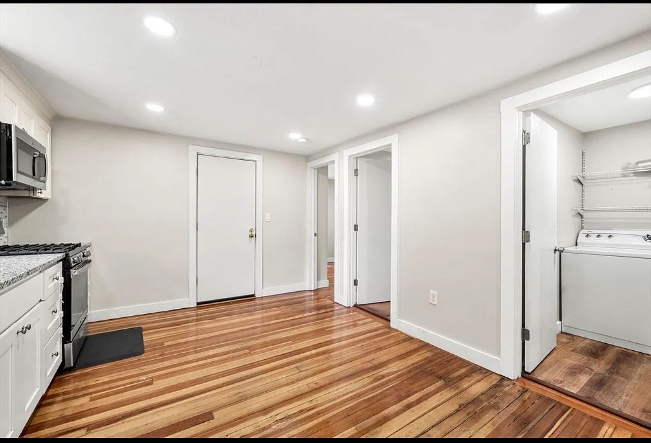 3 bed, 3408 sqft, $2,850 — Photo 2