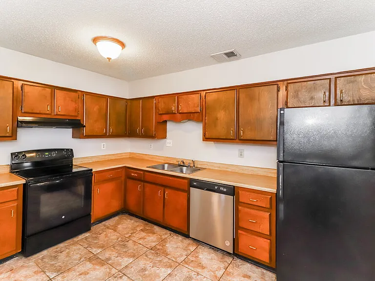 4426 Spring Harbor Dr — Photo 8