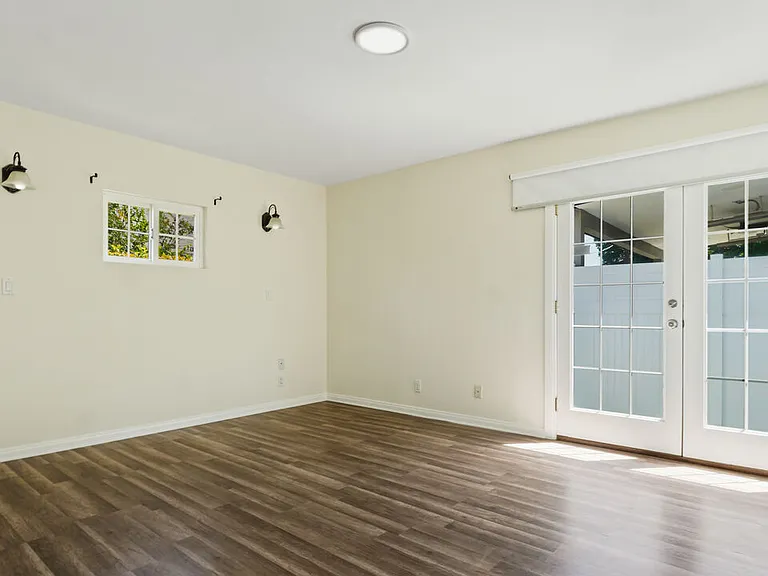 13842 Hamlin St — Photo 17
