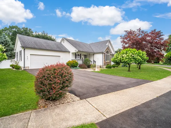 7 Adams Way, Plainville, CT 06062