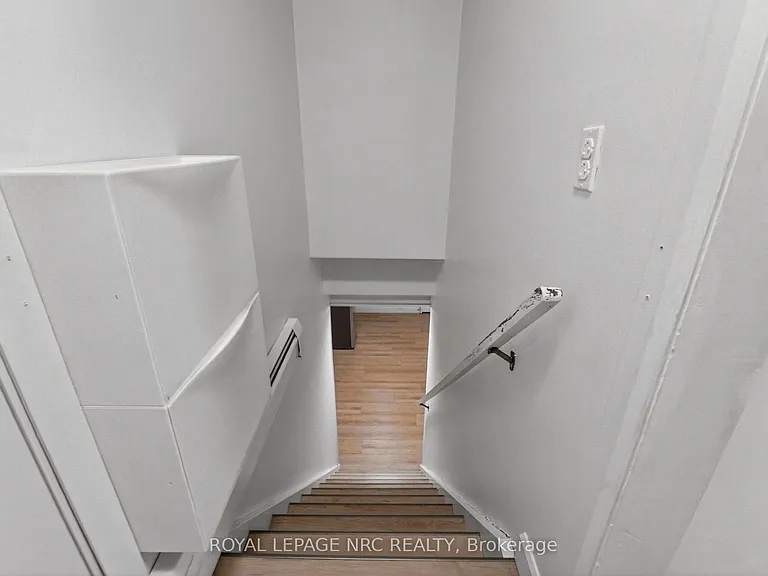 268 Henrietta St — Photo 30