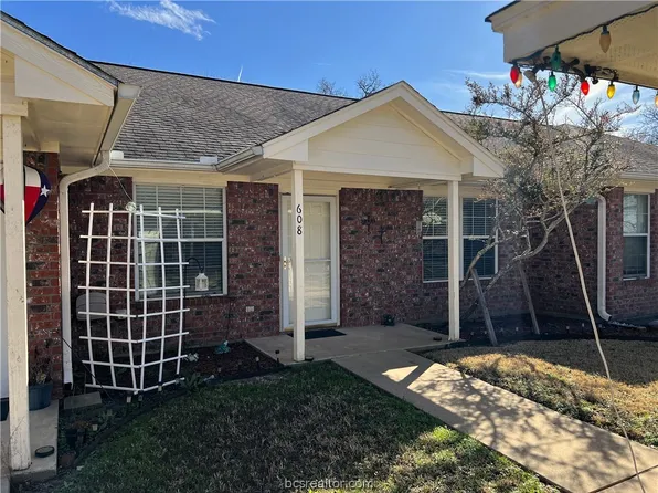 608 N Hearne St, Franklin, TX 77856