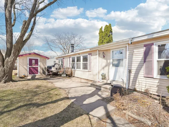 9624 Taylor St NE, Blaine, MN 55434