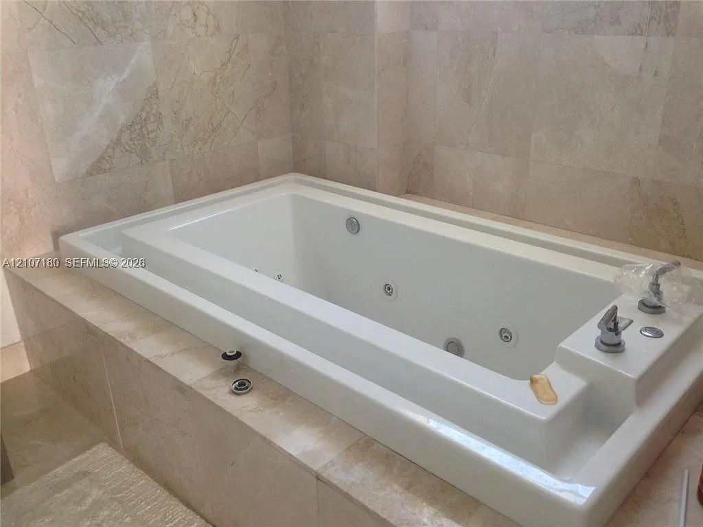 The Emerald At Brickell C — Photo 2