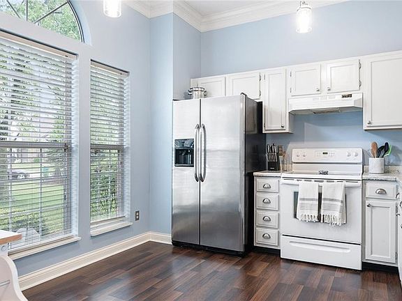 4th image of 2625 Millwood Cir
