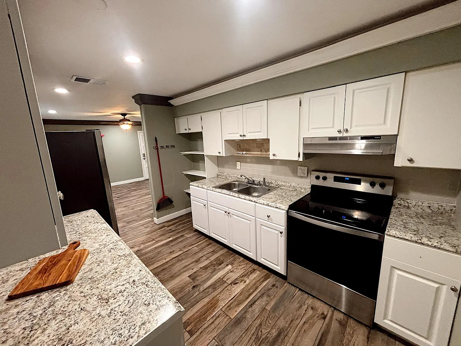 2 bed, 950 sqft, $1,850 — Photo 3