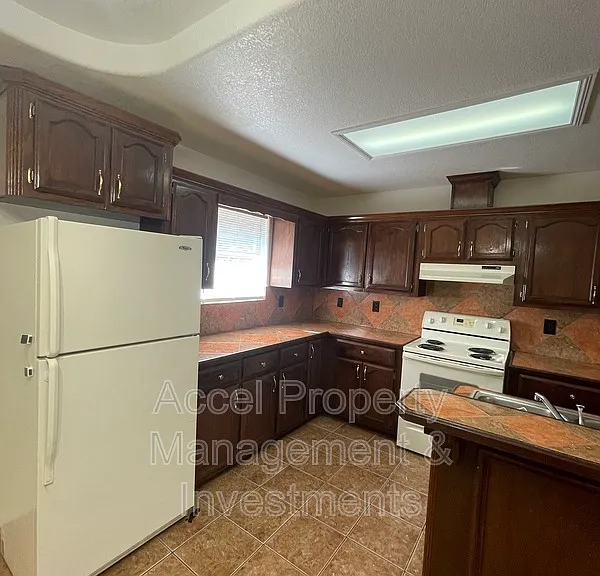 1712 Phoenix St #3 — Photo 8