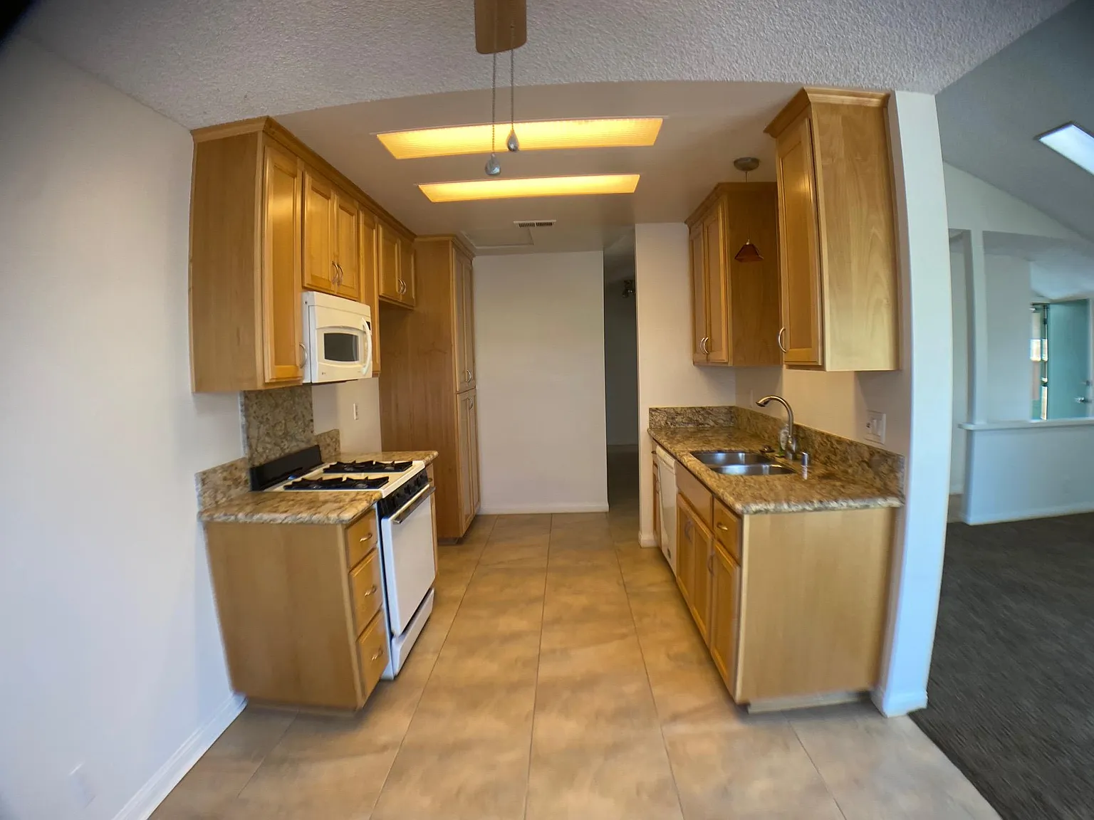 3 bed, 1394 sqft, $3,750 — Photo 4