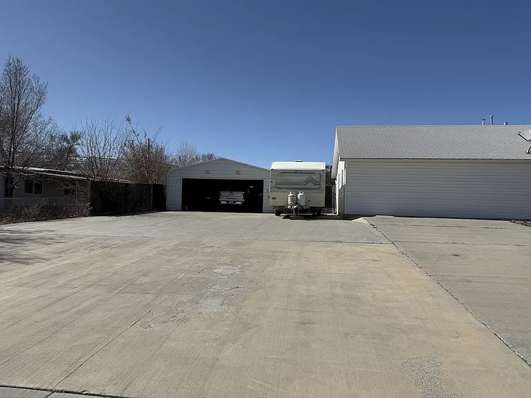 215 W Mill Rd — Photo 16