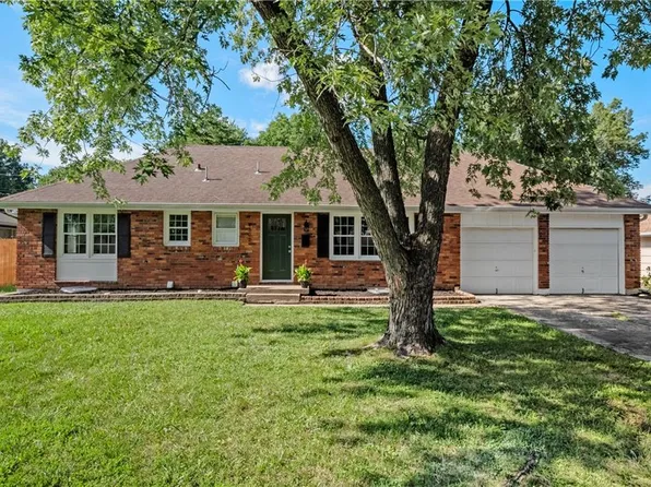 9302 E 82nd St, Raytown, MO 64138