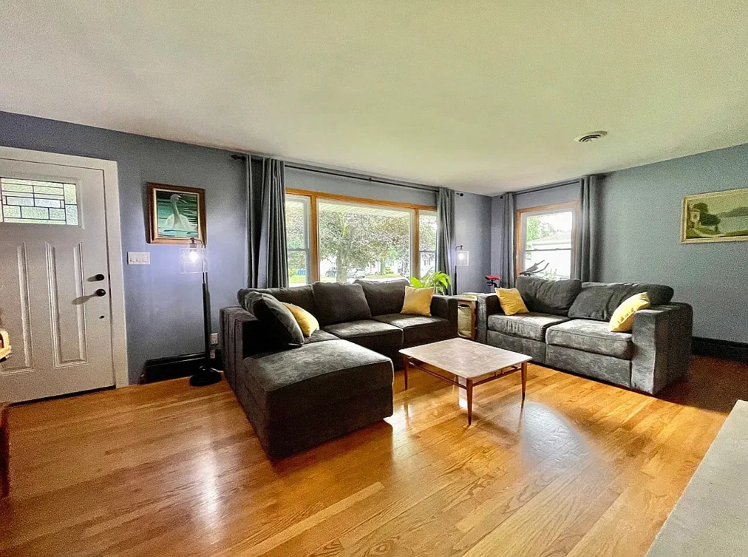 4 bed, 1700 sqft, $2,500 — Photo 2