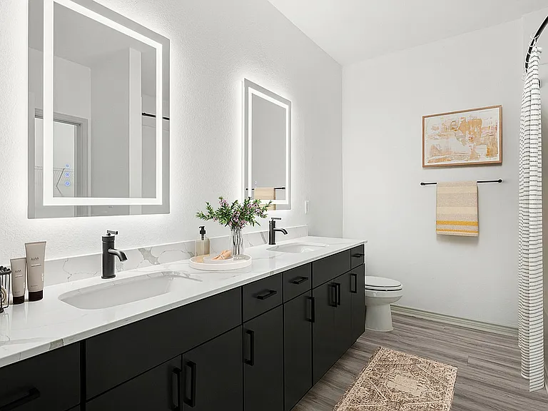 2x2 1240 sqft B2 - Primary Bathroom