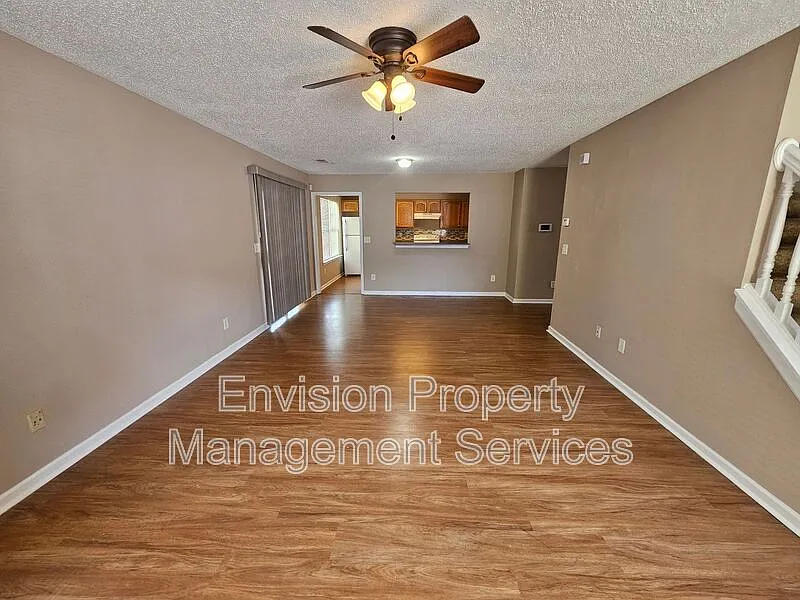 5 bed, 3.0 bath, 1816 sqft, $1,895 — Photo 3