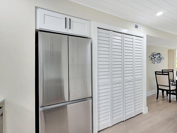 5th image of 4885 SE Capstan Ave