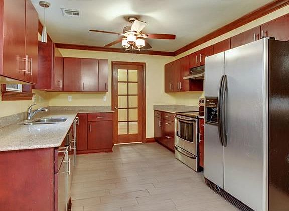3rd image of 4533 Chateau Dr