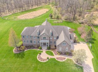 24 Hayhurst Dr, Newtown, PA 18940