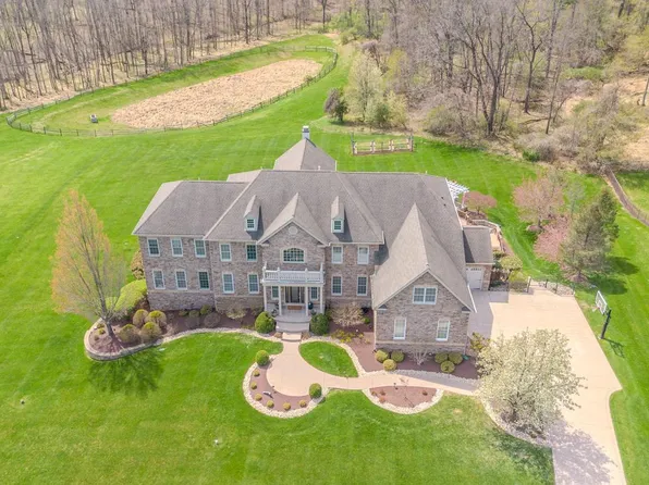 24 Hayhurst Dr, Newtown, PA 18940