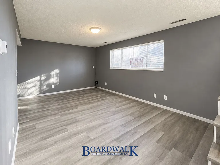 572 W 400 N 574 N — Photo 7